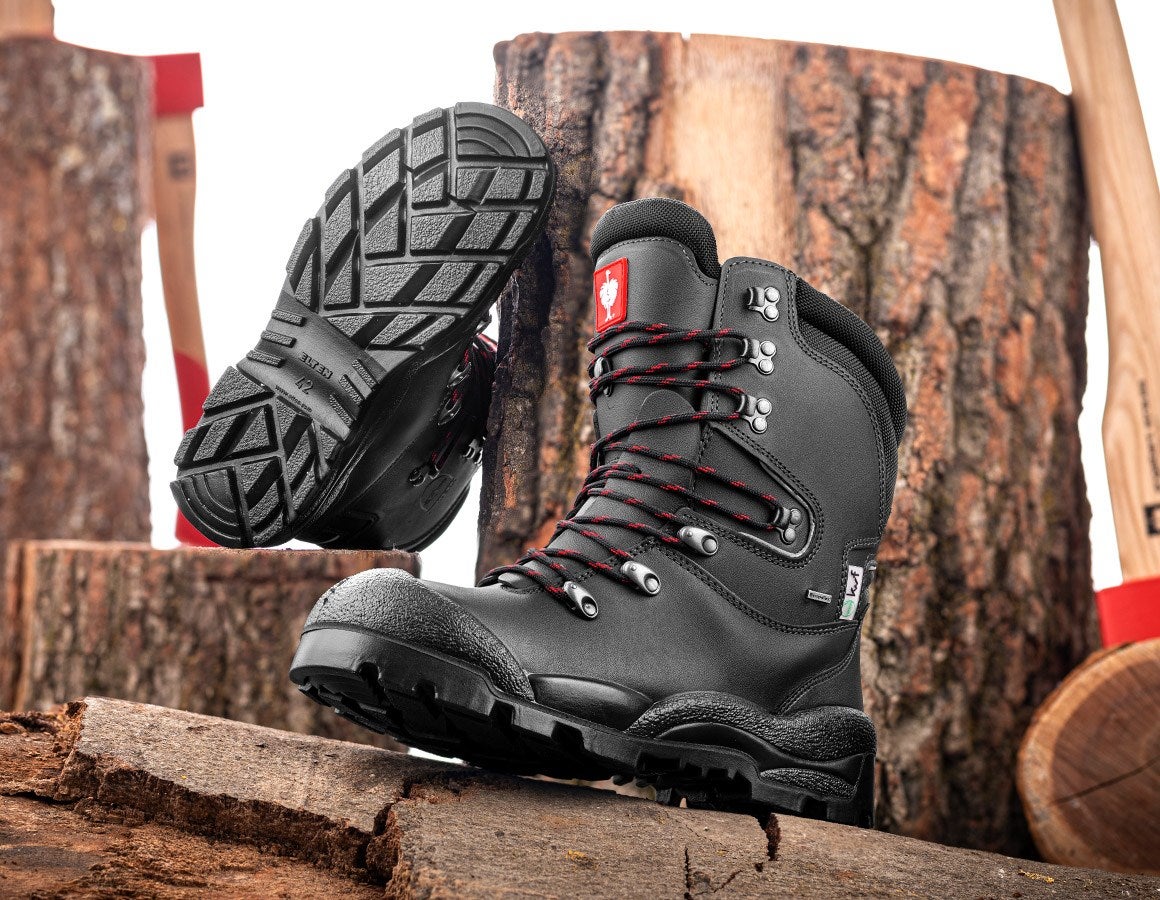 Main action image S2 Forestry safety boots Harz black