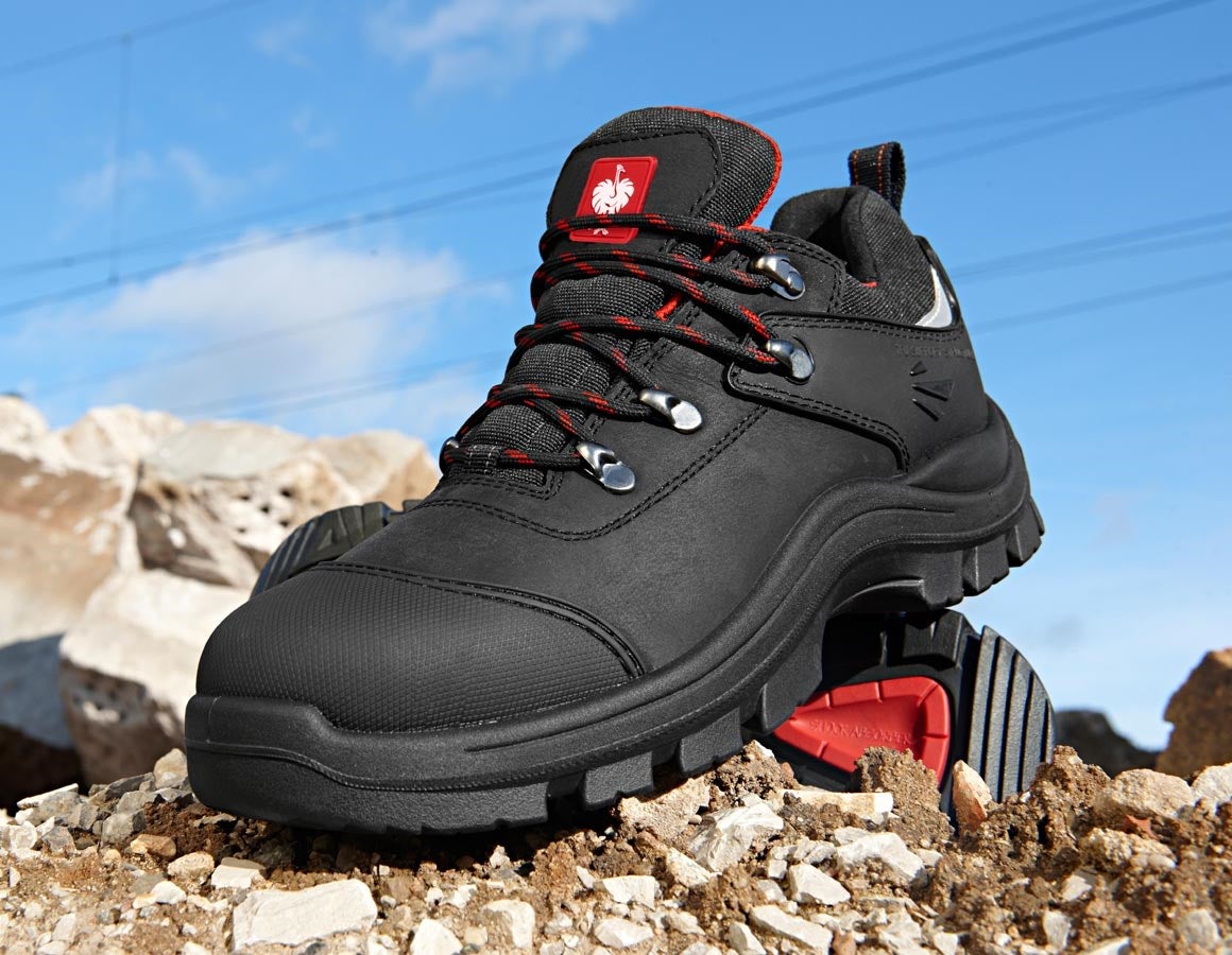 Main action image S3 Safety shoes Andrew black/red