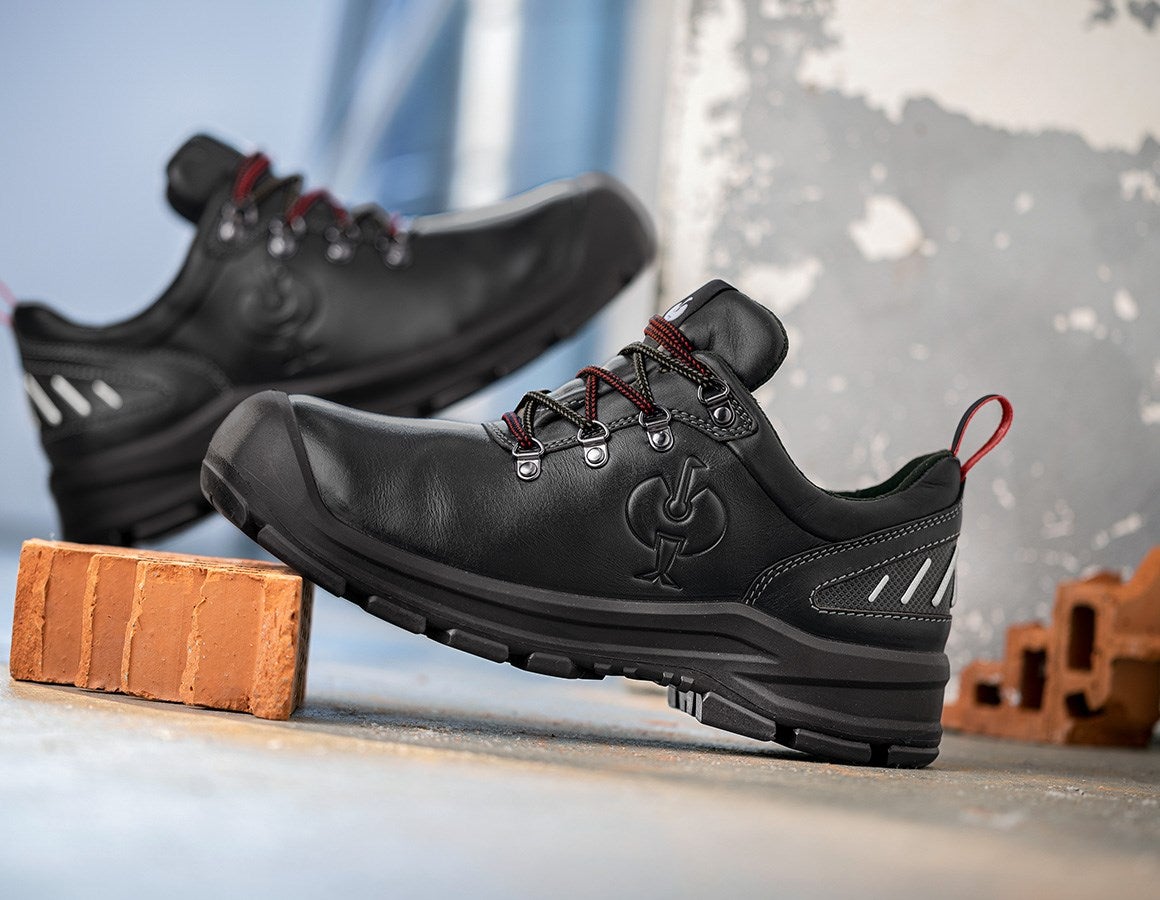 Main action image S3 Safety shoes e.s. Umbriel II low black/straussred