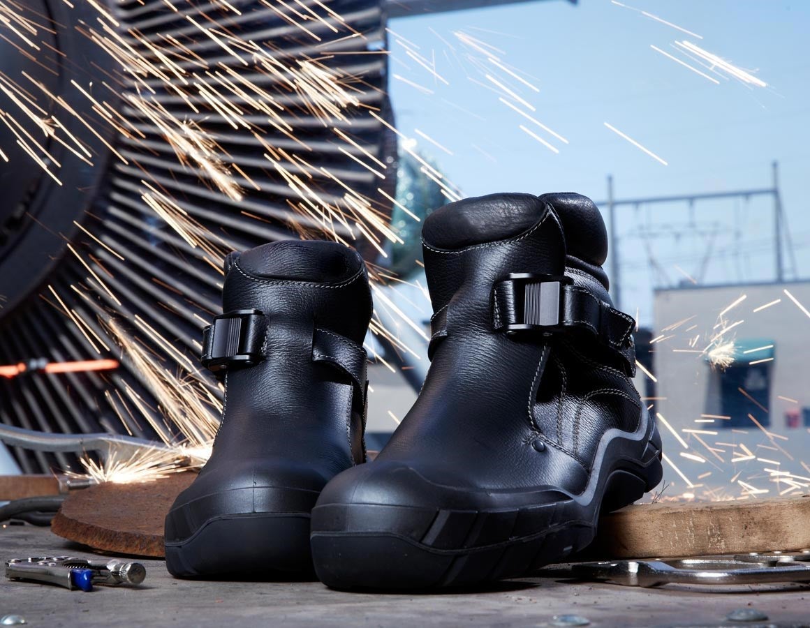 Main action image Welder's safety boots e.s. Pleione black